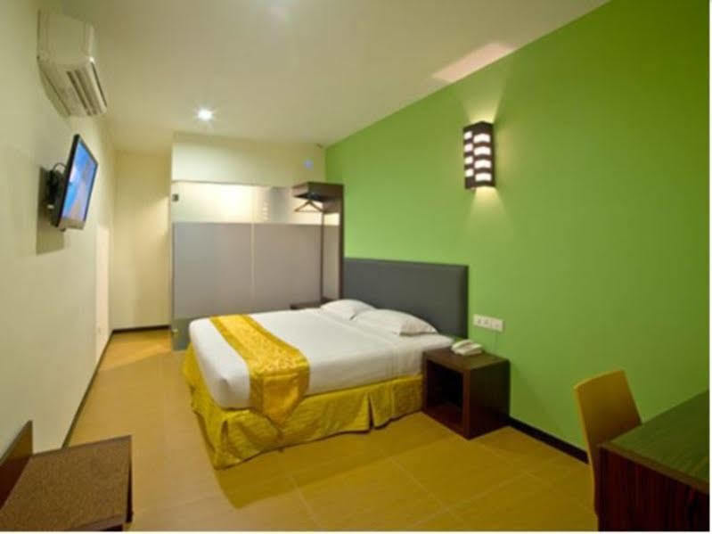 Hotel Zamburger Kempas - Previously 8 Days Boutique Hotel Skudai Extérieur photo